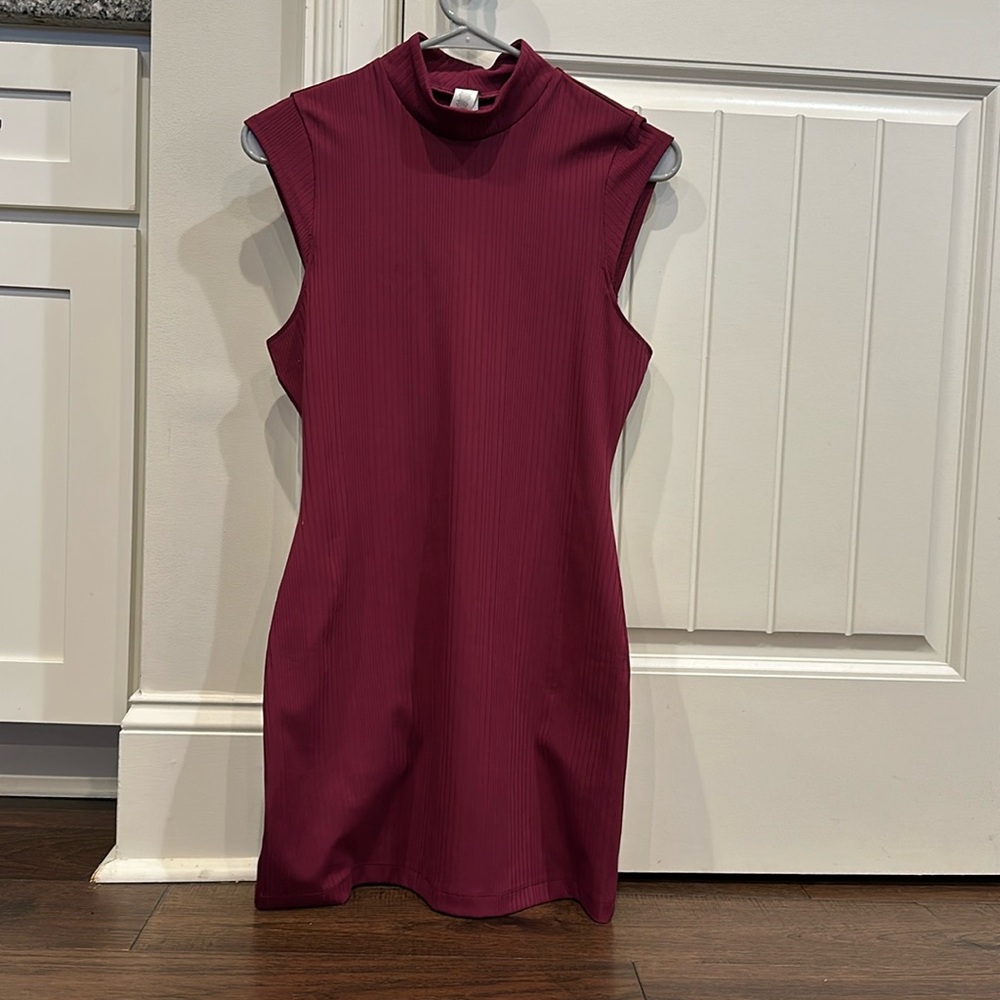 Alo
Run it back dress
In wild berry
